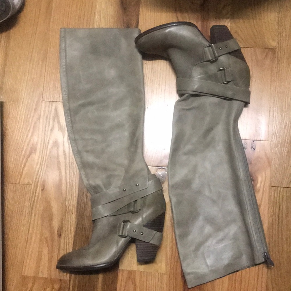 Fergie grey-taupe leather boots